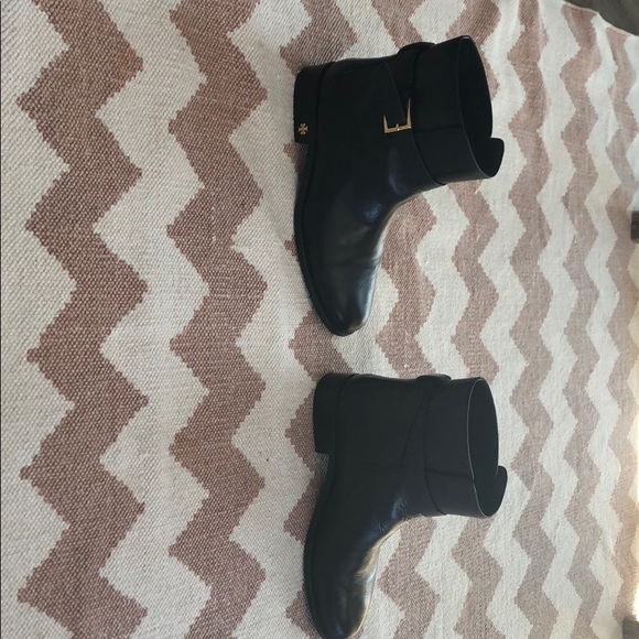 Tory Burch Brooke Ankle Bootie with bag and box - Picture 5 of 8